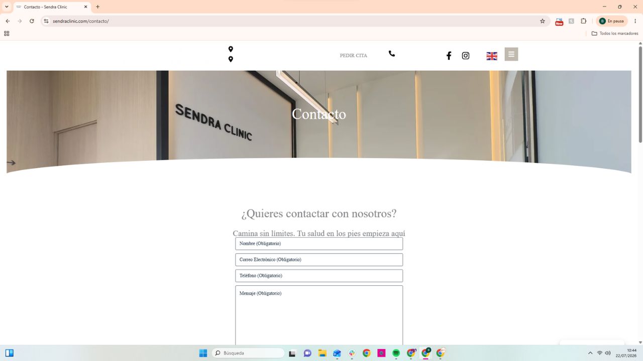 Página de contacto de Sendra Clinic con formulario para pedir cita en clínica de podología en Valencia