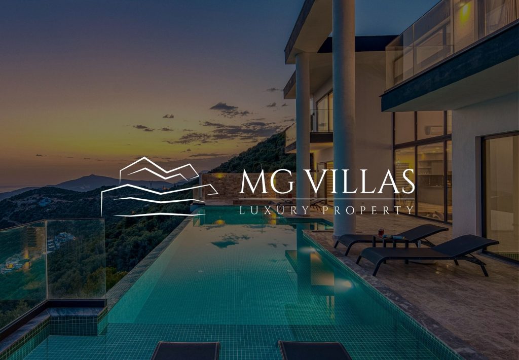 Logo MG Villas Luxury Property sobre villa de lujo con piscina infinita y vistas al atardecer en la montaña