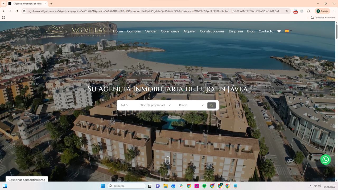 Agencia inmobiliaria de lujo MG Villas en Jávea con vistas aéreas de la costa y propiedades residenciales