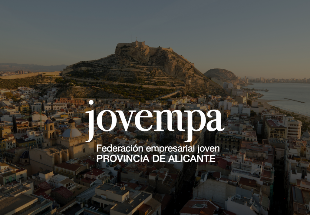 Logo de Jovempa, Federación Empresarial Joven de la Provincia de Alicante, sobre vista aérea del castillo de Alicante