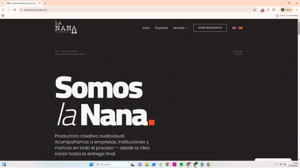 Página web de La Nana Audiovisuals, productora creativa audiovisual en Costa Blanca, con diseño minimalista negro