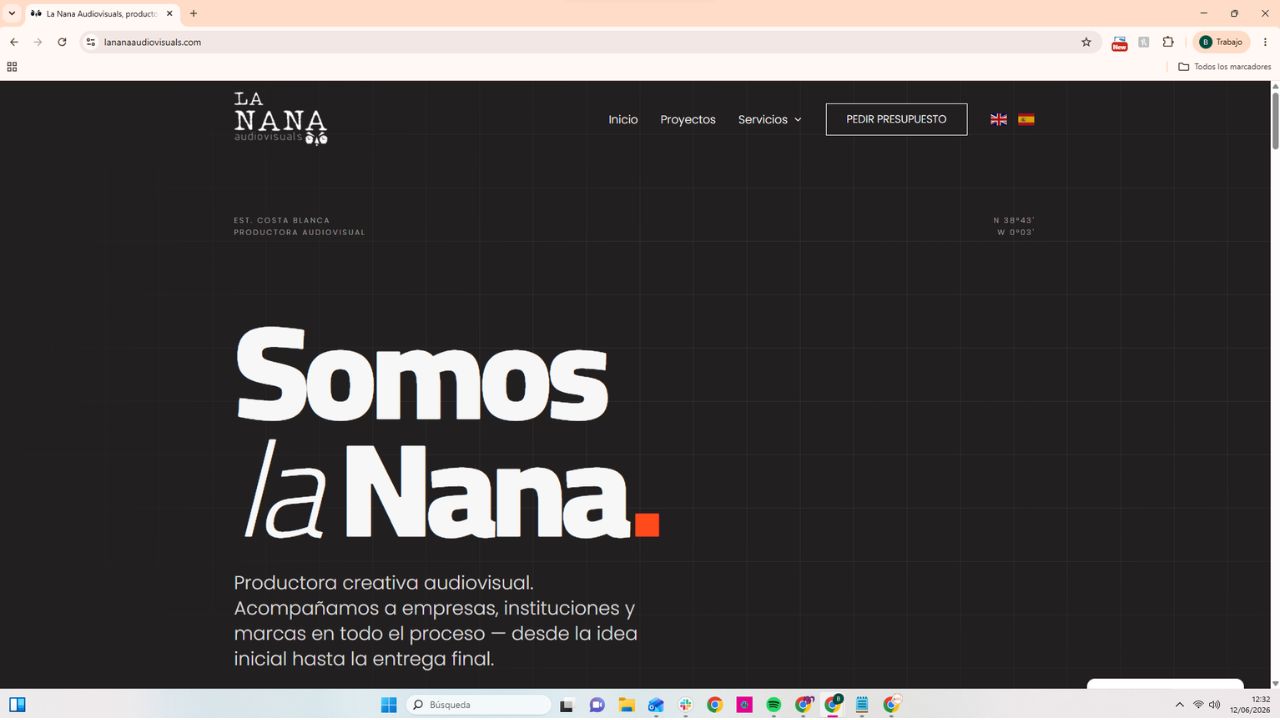 Página web de La Nana Audiovisuals, productora creativa audiovisual en Costa Blanca, con diseño minimalista negro