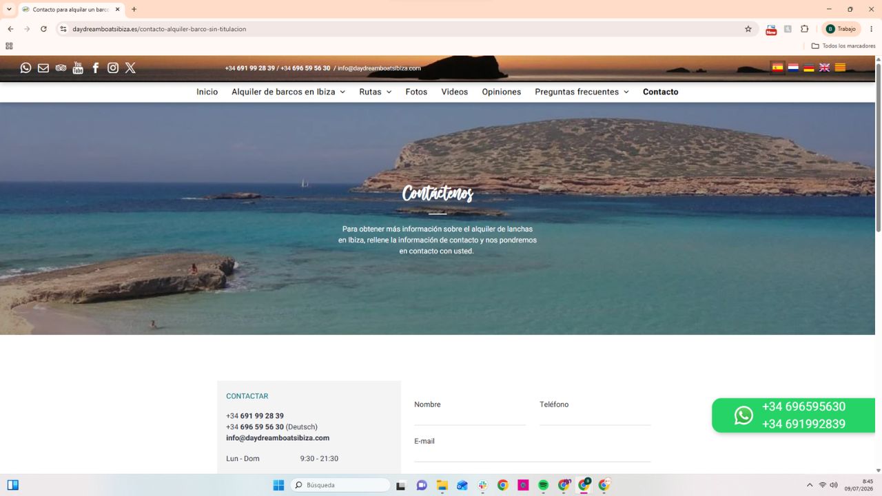 Página de contacto de alquiler de barcos en Ibiza con vistas al mar y formulario de reserva