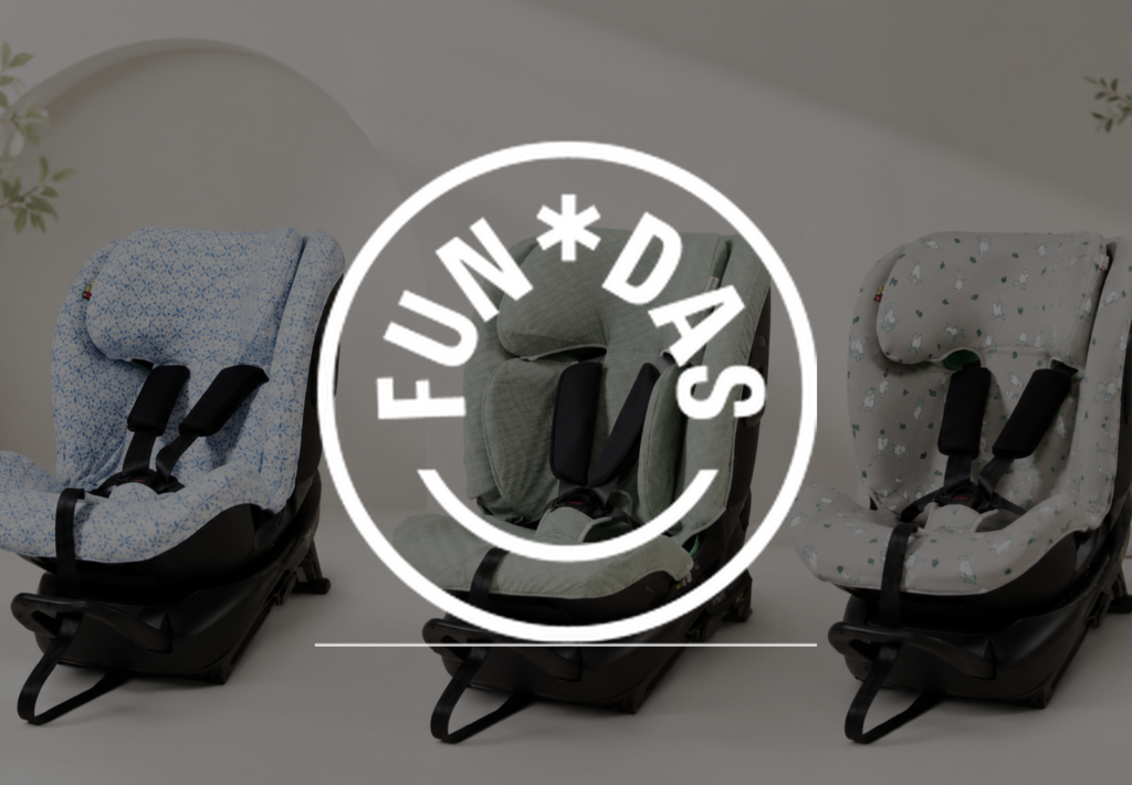 Tres sillas de coche infantiles con fundas decorativas y logo Fun*Das, en tonos azul y verde con estampados